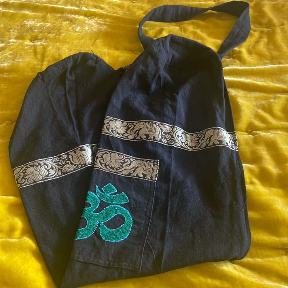 Yoga Mat Bag Black Gold Shoulder Strap - new no tags